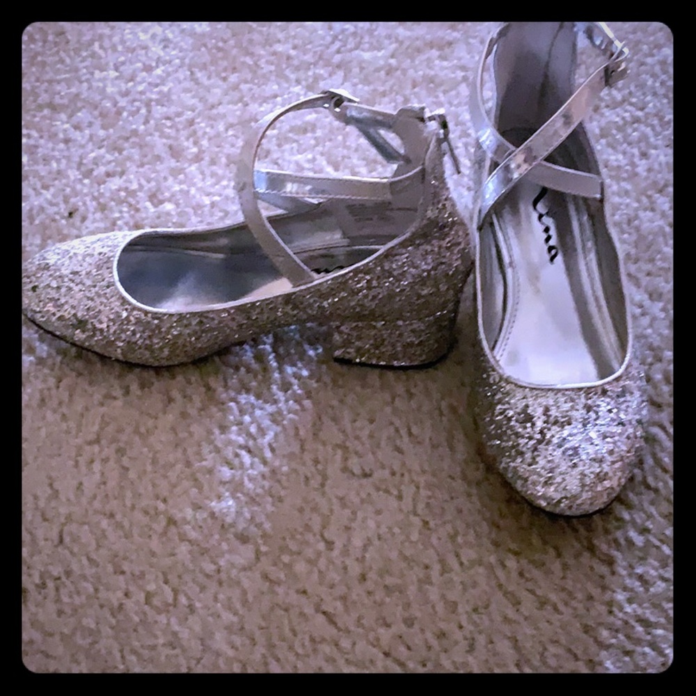 Girls glitter dress shoes